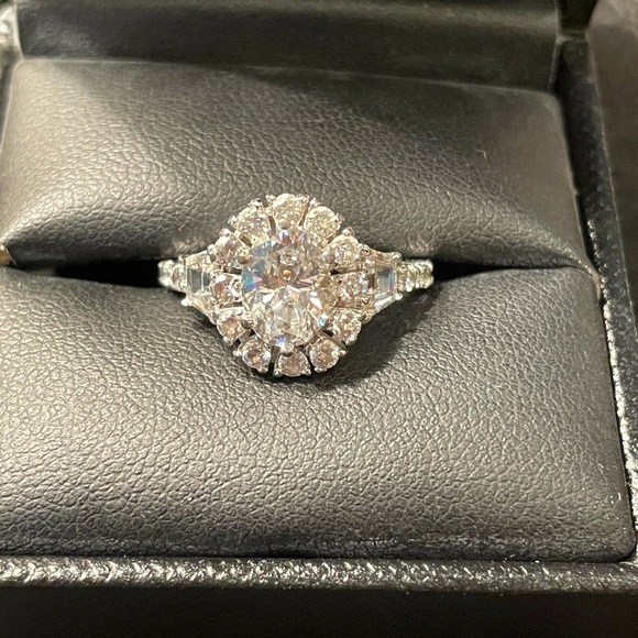 Sterling silver and cubic zirconia ring. Size 5 - Picture 1 of 3